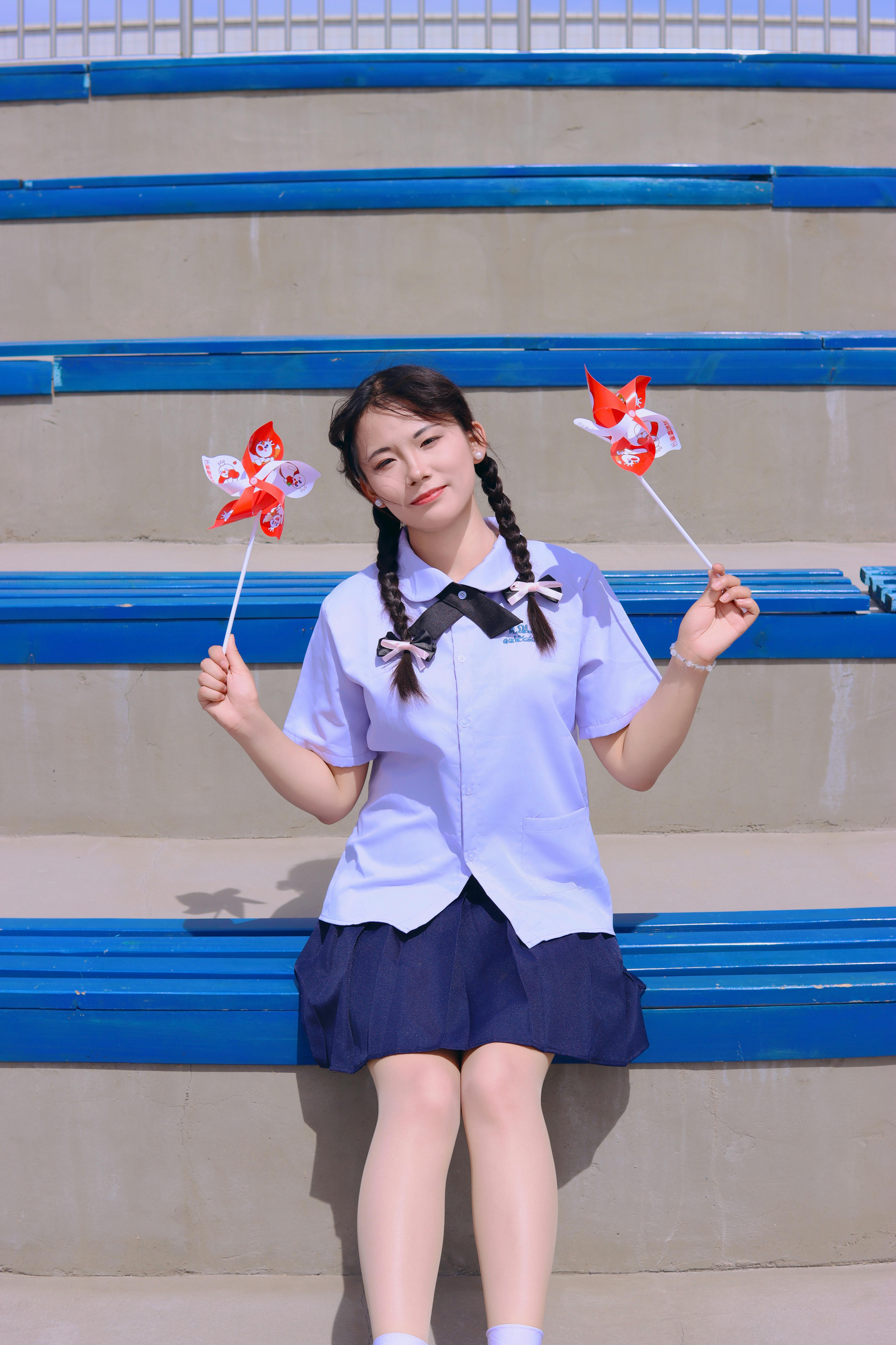 共同氛围：清透光影下的情绪表达